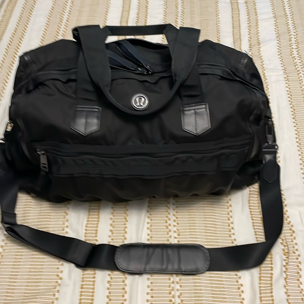 LULULEMON Weekend Warrior Bag